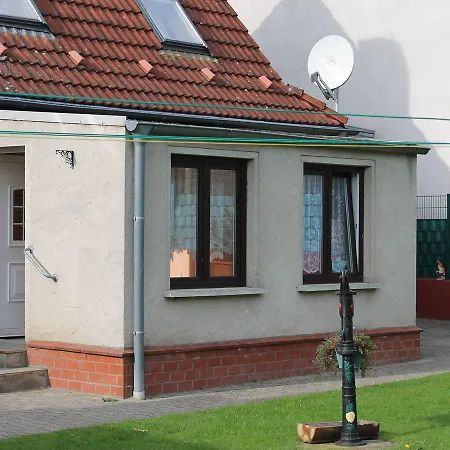 Modern In With Fenced Garden Apartment *
