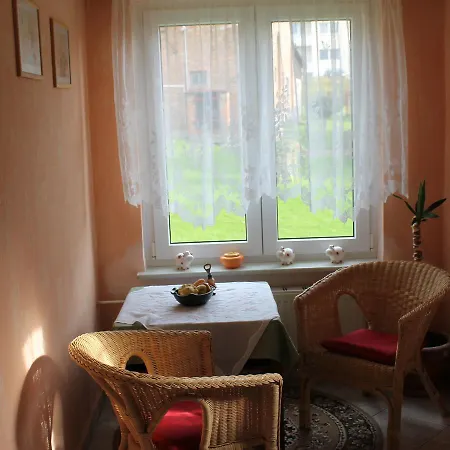 Modern In With Fenced Garden Apartment *