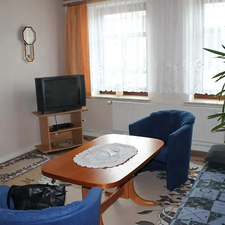 Modern In With Fenced Garden Apartment